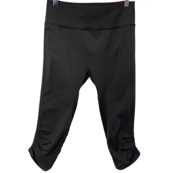 lululemon athletica Pants - Lululemon Athletica Capri Leggings Sz 6